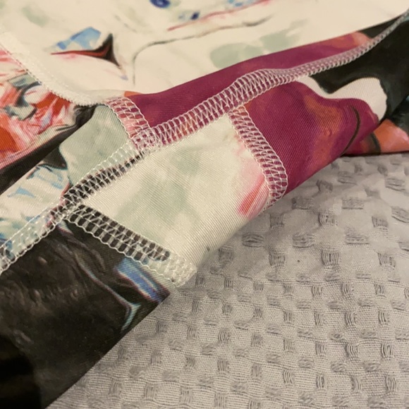 Lululemon Pace Rival Cops - Picture 2 of 6